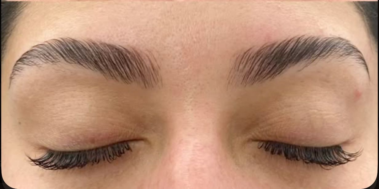 Laminado y diseño de cejas